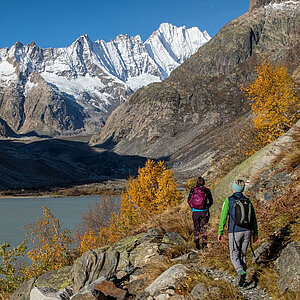 Golden trails, snowy peaks, zero filters needed. The Haslital really doesn’t do ‘average’. ️  #SwissAlpsUnplugged #VictoriaMeiringen    @jungfrauregion . . . . . #haslital ...